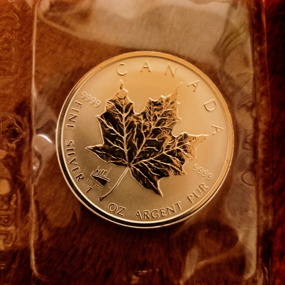 Two 1998 $5 Canada Maple Leaf Titanic Privy 1 Oz Silver Coins.